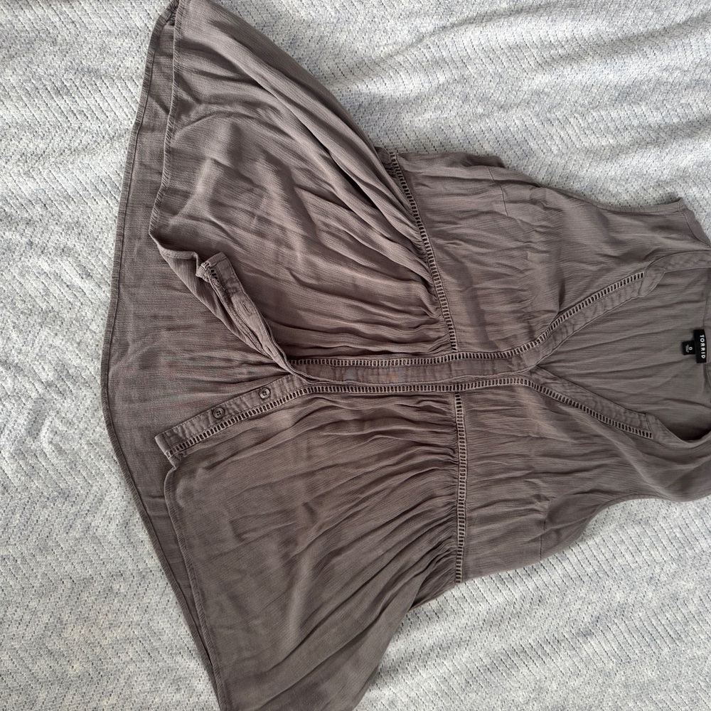 Torrid Mushroom Grey Lace-Trim Babydoll Tunic Top - Size 0 / Large